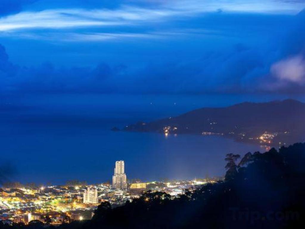Patong Azure Phuket Hotel מראה חיצוני תמונה