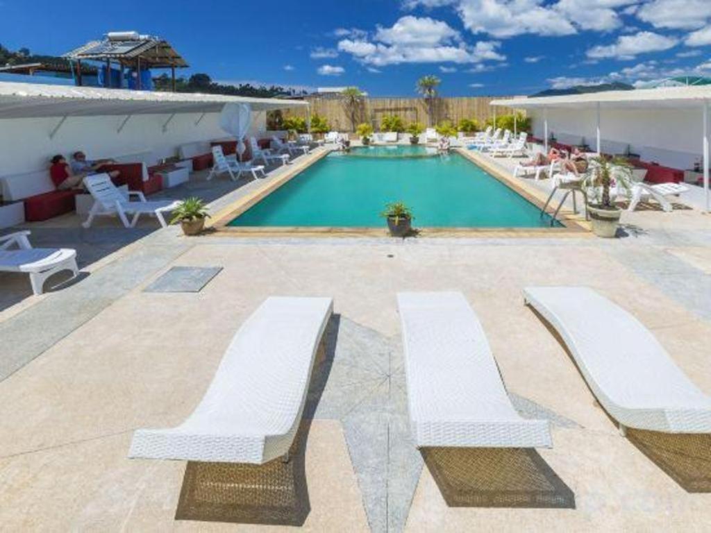 Patong Azure Phuket Hotel מראה חיצוני תמונה