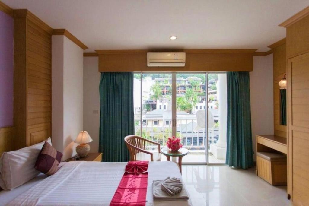 Patong Azure Phuket Hotel מראה חיצוני תמונה