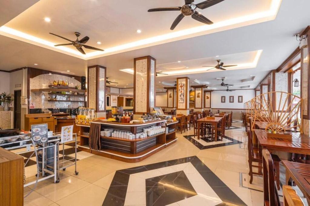 Patong Azure Phuket Hotel מראה חיצוני תמונה