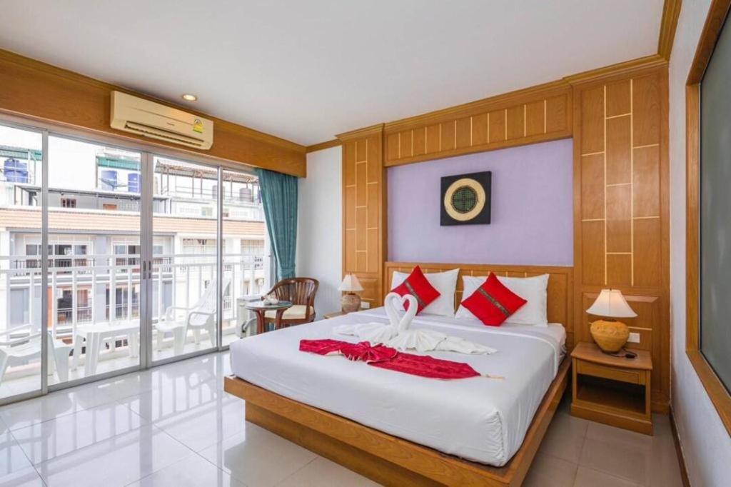 Patong Azure Phuket Hotel מראה חיצוני תמונה