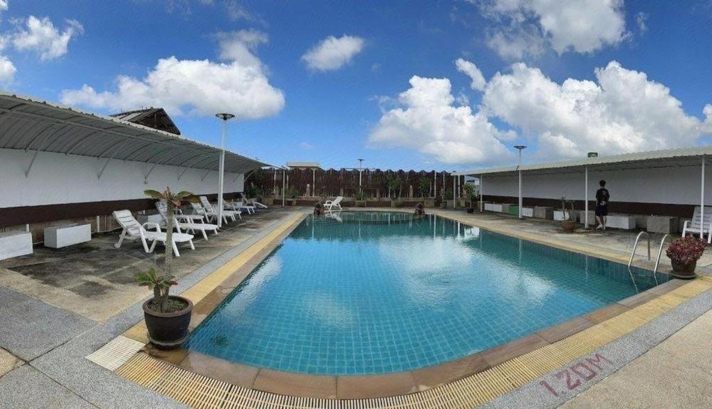 Patong Azure Phuket Hotel מראה חיצוני תמונה