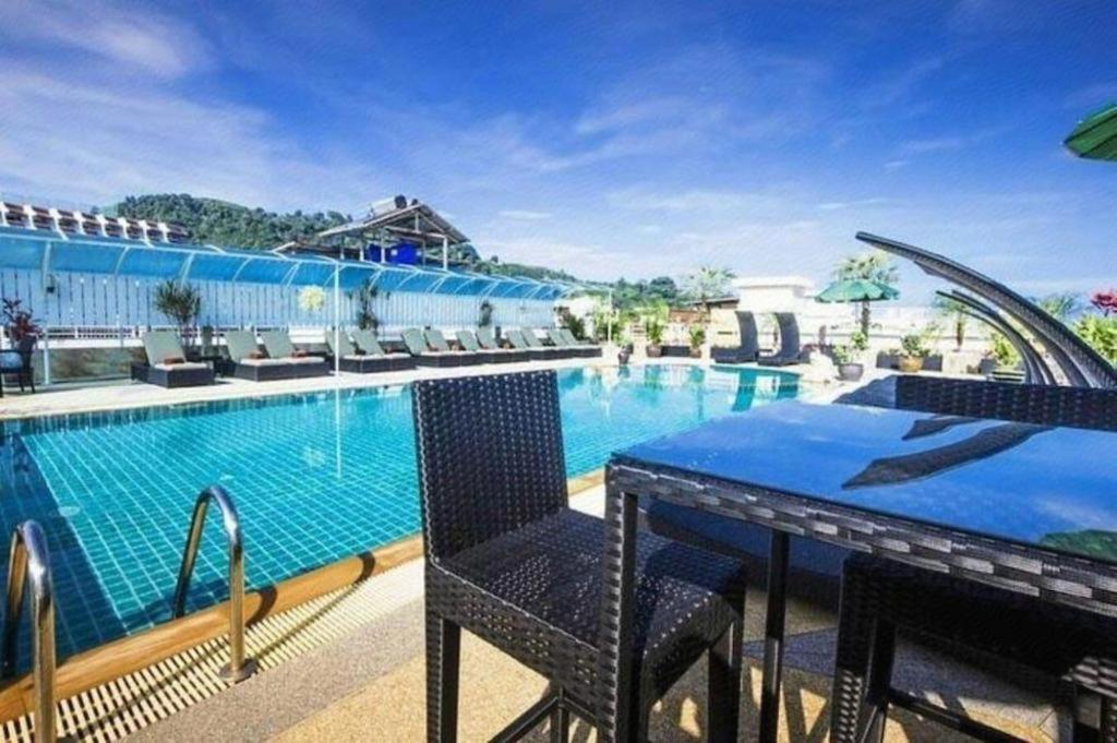 Patong Azure Phuket Hotel מראה חיצוני תמונה