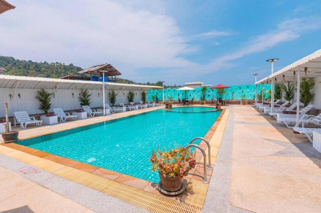 Patong Azure Phuket Hotel מראה חיצוני תמונה