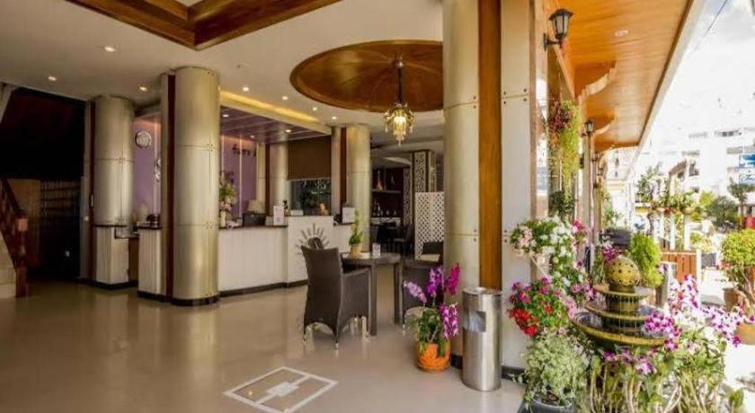 Patong Azure Phuket Hotel מראה חיצוני תמונה